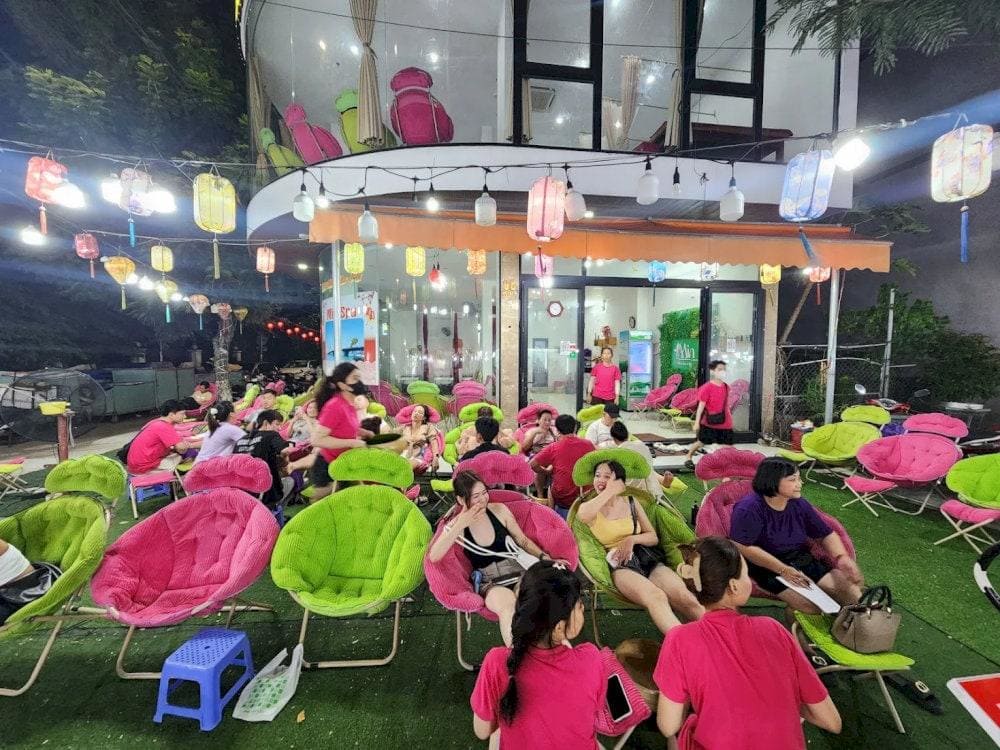 The foot-massage service in Son Tra night market (Source: Internet)